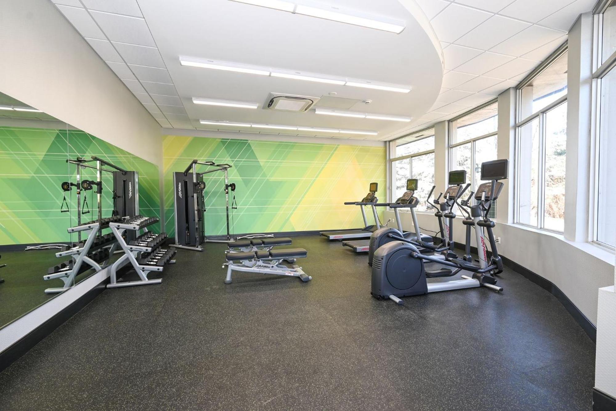 Holiday Inn Cleveland-Mayfield By Ihg Exteriör bild